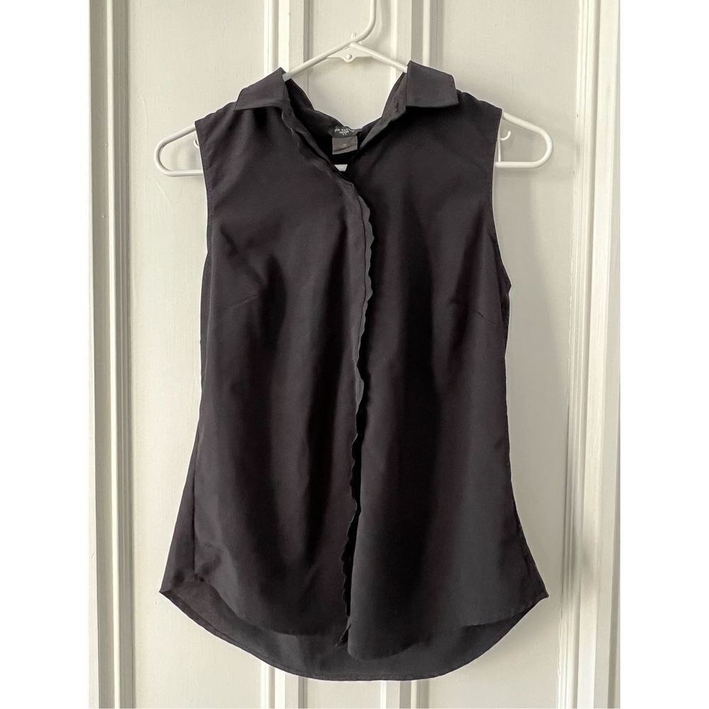 Ann Taylor black collared tank with scalloped front SP